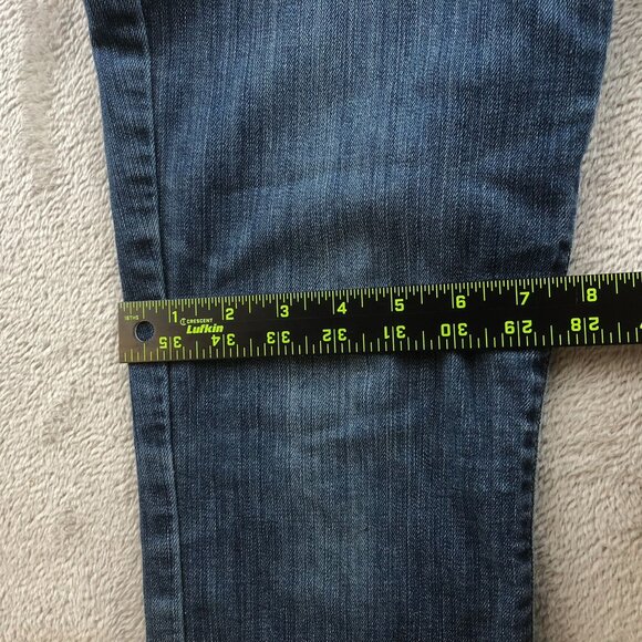 Levi's Women's Signature Jeans Size 2M Mid Rise Slim Straight Classic Blue Denim - Picture 6 of 16